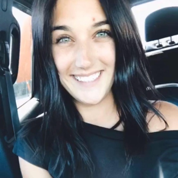 ⚡️Meet Your Posher⚡️ - Picture 2 of 5